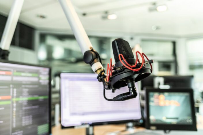 Bild eines Mikrofons in einem Radiostudio von NDR 2. Symbolbild zur Media-Analyse (ma Audio).
